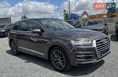 Внедорожник / Кроссовер Audi Q7 2015 в 
