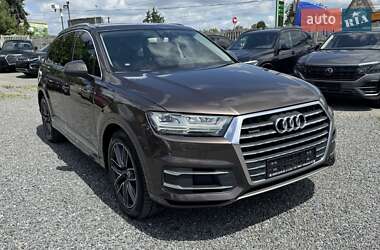 Внедорожник / Кроссовер Audi Q7 2015 в 