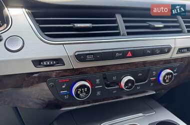Внедорожник / Кроссовер Audi Q7 2015 в 