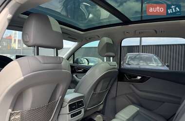 Внедорожник / Кроссовер Audi Q7 2016 в 