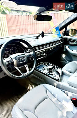Позашляховик / Кросовер Audi Q7 2019 в 