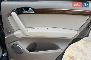 Внедорожник / Кроссовер Audi Q7 2010 в 