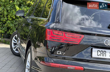 Позашляховик / Кросовер Audi Q7 2018 в 