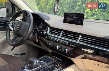 Позашляховик / Кросовер Audi Q7 2018 в 