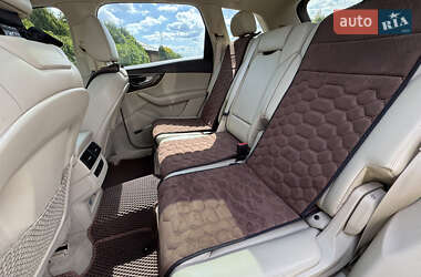 Позашляховик / Кросовер Audi Q7 2018 в 