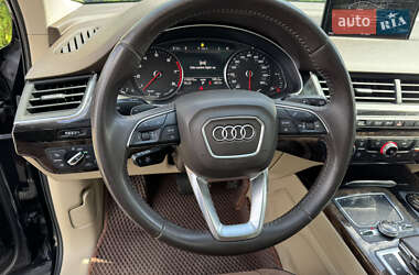 Позашляховик / Кросовер Audi Q7 2018 в 