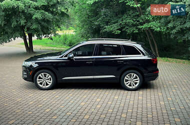 Внедорожник / Кроссовер Audi Q7 2016 в 