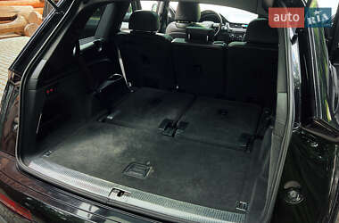 Внедорожник / Кроссовер Audi Q7 2016 в 