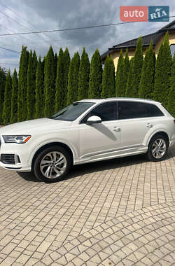 Внедорожник / Кроссовер Audi Q7 2020 в 