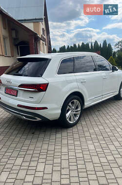 Внедорожник / Кроссовер Audi Q7 2020 в 