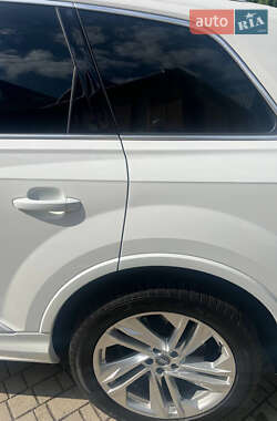 Внедорожник / Кроссовер Audi Q7 2020 в 