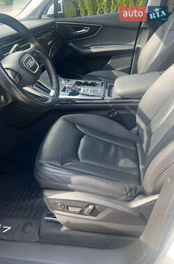 Внедорожник / Кроссовер Audi Q7 2020 в 