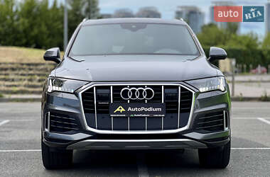 Позашляховик / Кросовер Audi Q7 2021 в 