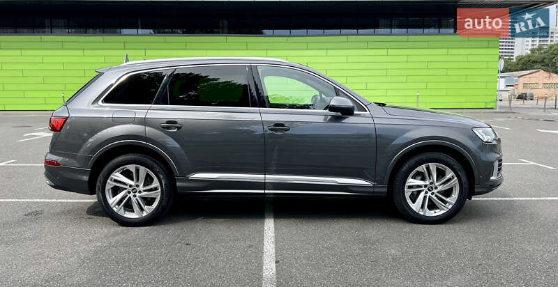Позашляховик / Кросовер Audi Q7 2021 в Києві