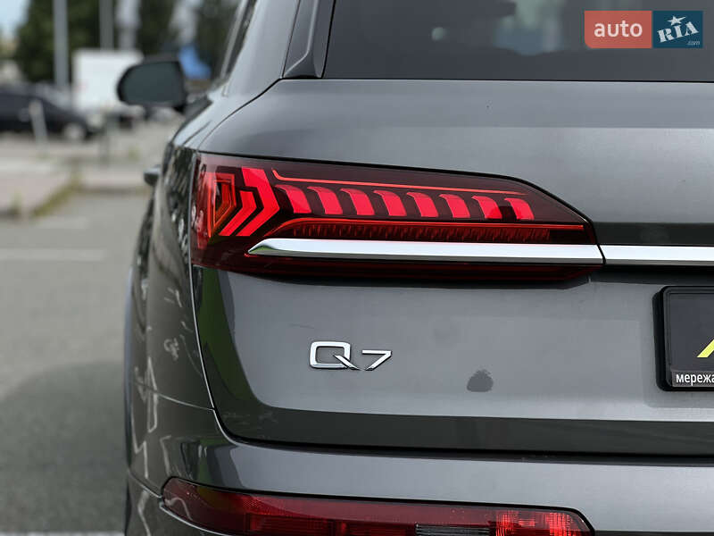 Позашляховик / Кросовер Audi Q7 2021 в Києві