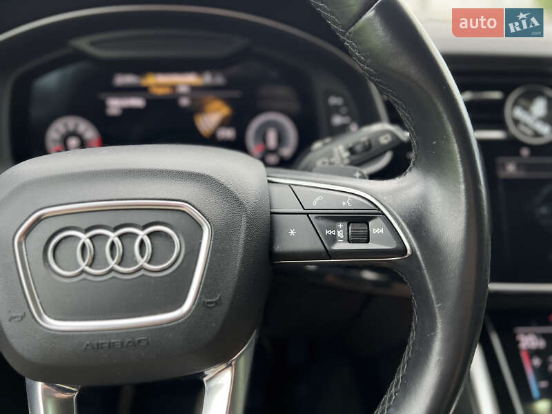 Позашляховик / Кросовер Audi Q7 2021 в Києві