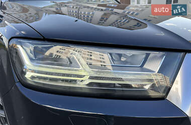 Позашляховик / Кросовер Audi Q7 2016 в 