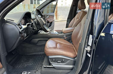 Позашляховик / Кросовер Audi Q7 2016 в 