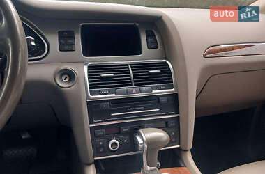 Внедорожник / Кроссовер Audi Q7 2015 в 