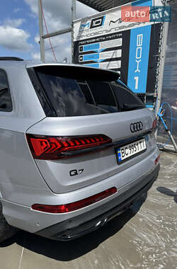 Внедорожник / Кроссовер Audi Q7 2022 в 