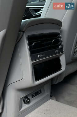 Внедорожник / Кроссовер Audi Q7 2022 в 