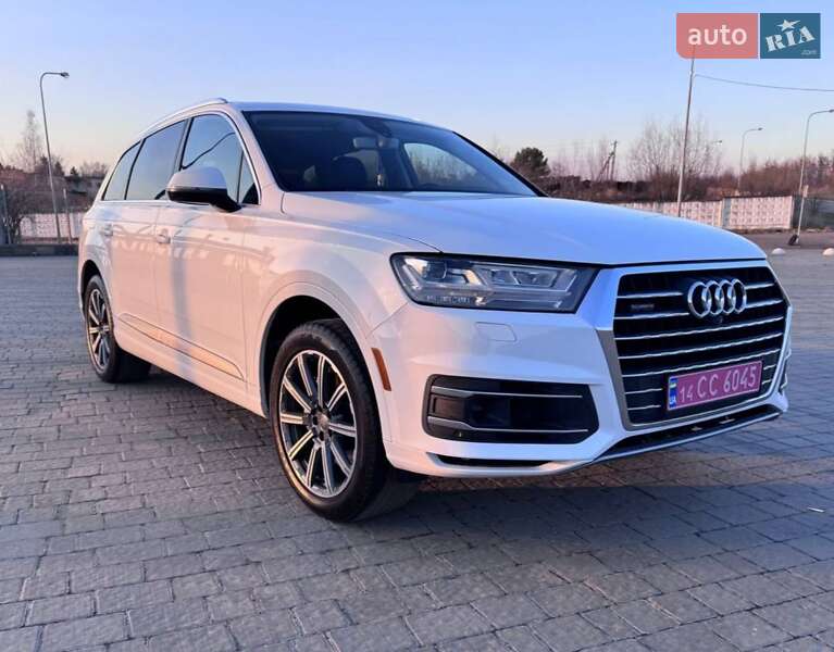Внедорожник / Кроссовер Audi Q7 2016 в 