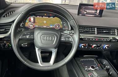 Внедорожник / Кроссовер Audi Q7 2016 в 