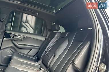 Внедорожник / Кроссовер Audi Q7 2016 в 