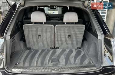 Внедорожник / Кроссовер Audi Q7 2016 в 