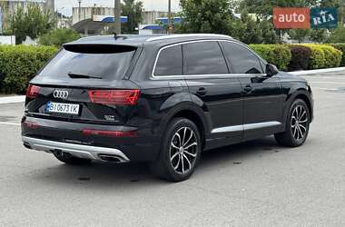 Позашляховик / Кросовер Audi Q7 2017 в 