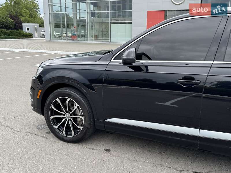 Внедорожник / Кроссовер Audi Q7 2017 в Киеве