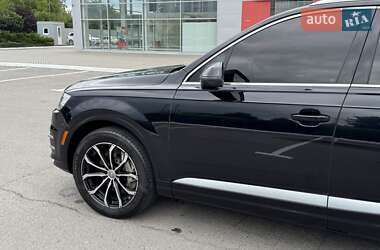 Позашляховик / Кросовер Audi Q7 2017 в 