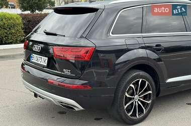 Позашляховик / Кросовер Audi Q7 2017 в 