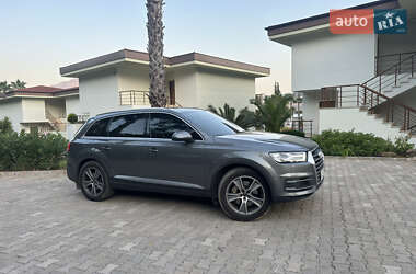 Внедорожник / Кроссовер Audi Q7 2016 в 