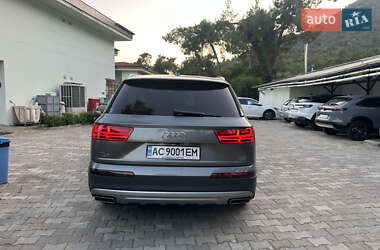 Внедорожник / Кроссовер Audi Q7 2016 в 