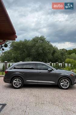 Внедорожник / Кроссовер Audi Q7 2020 в 