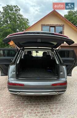 Внедорожник / Кроссовер Audi Q7 2020 в 