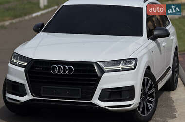 Внедорожник / Кроссовер Audi Q7 2017 в 