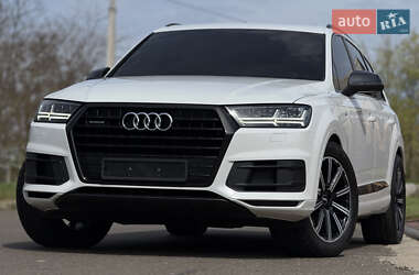 Внедорожник / Кроссовер Audi Q7 2017 в 