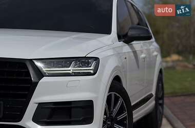 Внедорожник / Кроссовер Audi Q7 2017 в 