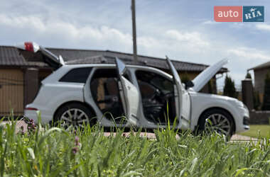 Внедорожник / Кроссовер Audi Q7 2017 в 
