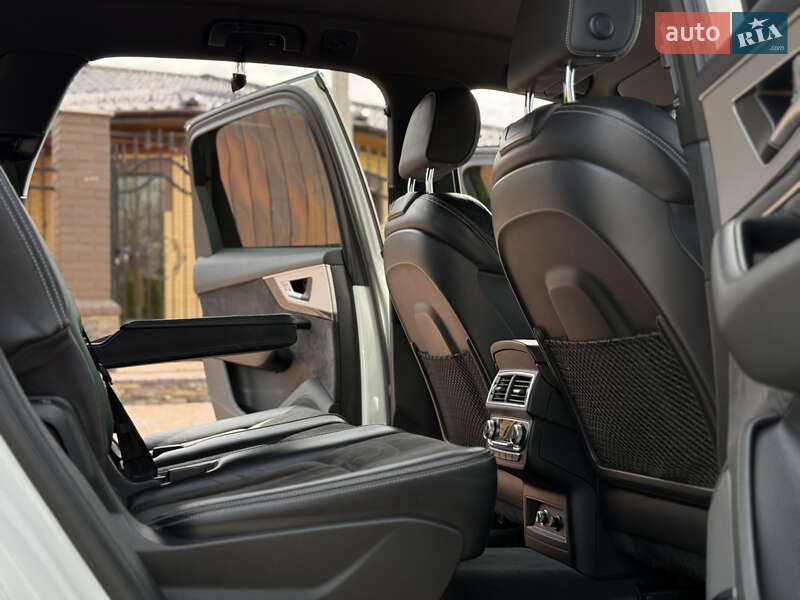 Внедорожник / Кроссовер Audi Q7 2017 в Одессе