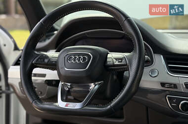 Внедорожник / Кроссовер Audi Q7 2017 в 