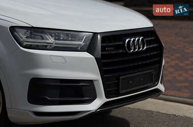 Внедорожник / Кроссовер Audi Q7 2017 в 