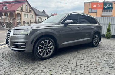Внедорожник / Кроссовер Audi Q7 2016 в 