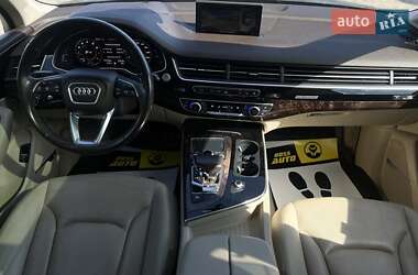 Внедорожник / Кроссовер Audi Q7 2016 в 