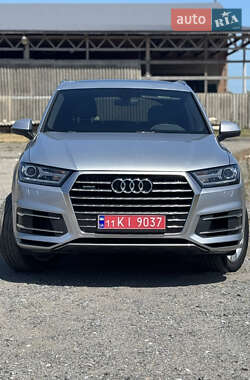 Внедорожник / Кроссовер Audi Q7 2018 в 