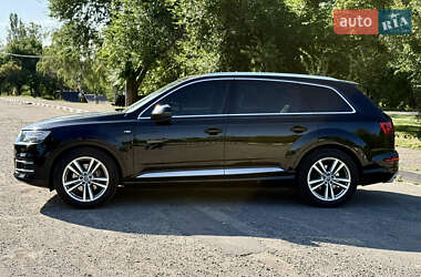 Внедорожник / Кроссовер Audi Q7 2016 в 