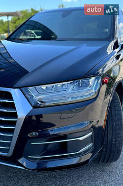 Внедорожник / Кроссовер Audi Q7 2017 в 
