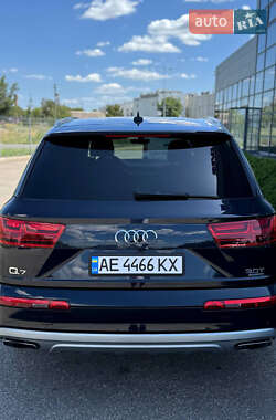 Внедорожник / Кроссовер Audi Q7 2017 в 